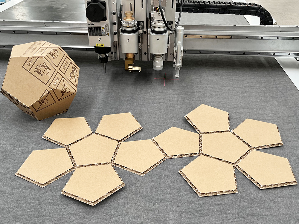 Tagliatrice a coltello oscillante CNC in cartone a nido d'ape